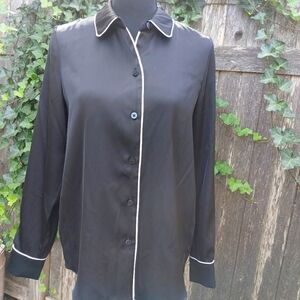 🌟Vince Camuto Button Down Blouse with White Piping🌟 Size small